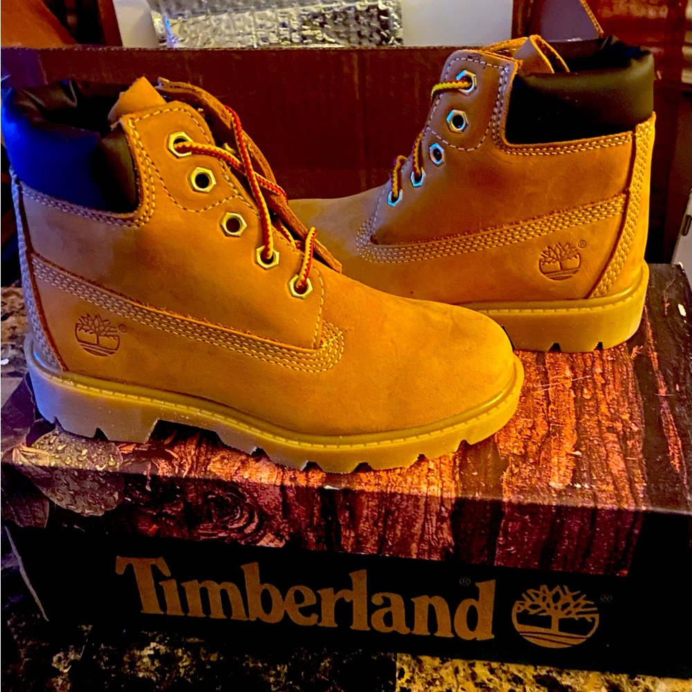 Tan/wheat colored Timberland boots kids size 12.5 brand new never worn